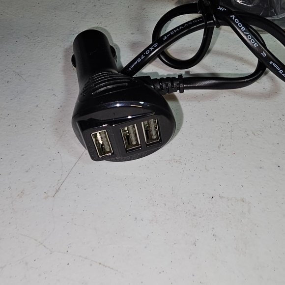 3 Socket Cigarette Lighter Splitter Power Adapter + 3 USB Car Charger - Picture 4 of 7